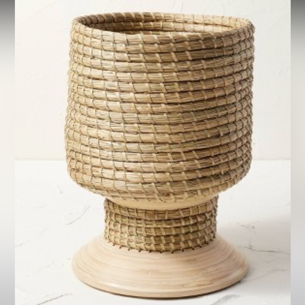 JUNGALOW X OPALHOUSE NWT Seagrass woven pedestal vase